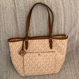 Michael Kors MK signature tote